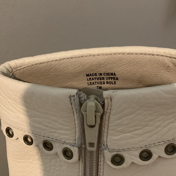 Michae Kors Woman’s Roadie Cream Bootie Size 7 - Picture 11 of 14